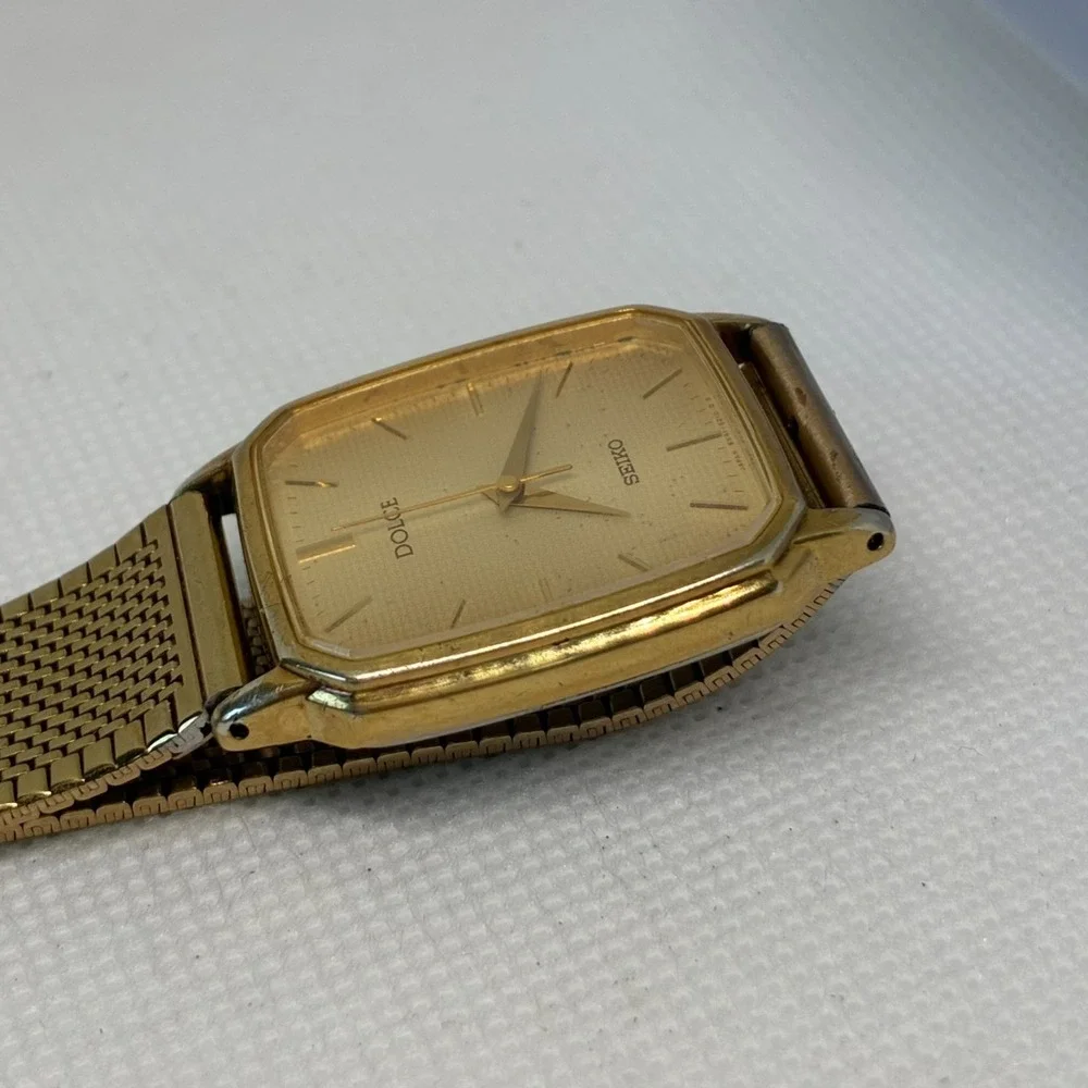 Seiko Dolce 8N41-5120 Men Watch Gold Tone Linen Dial Tank Square Mesh Band